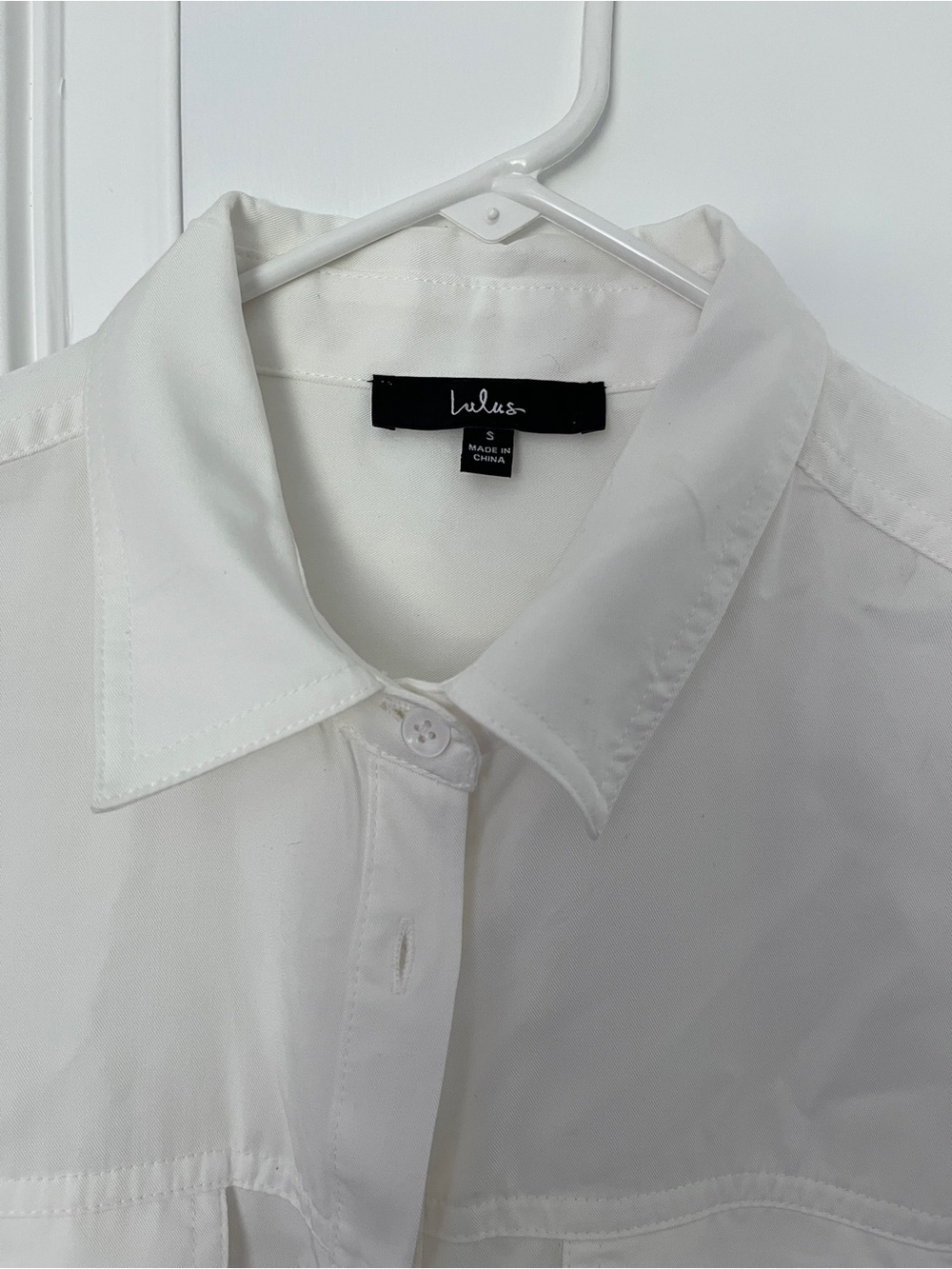 Lulu's Women’s White Classic Button-Up Shirt